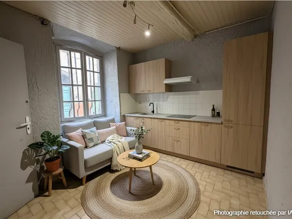 HYÈRES CENTRE HISTORIQUE - STUDIO 17 m2 - À RÉINVENTER
