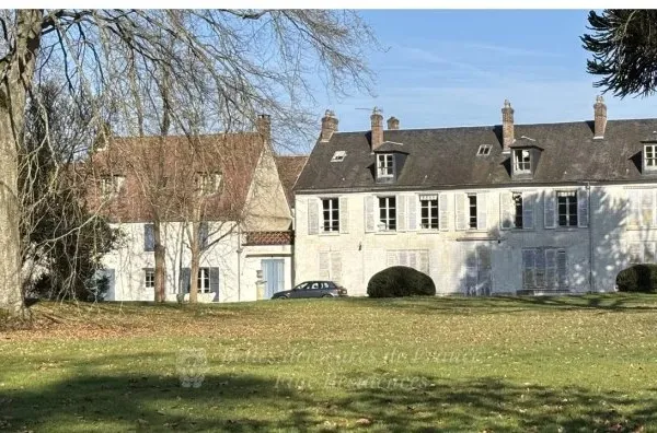 Chaumont-en-Vexin - centre ville - ensemble immobilier de plus de 4 ha