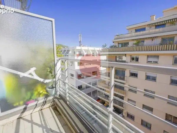 Nice riquier : 3p dernier etage, balcon