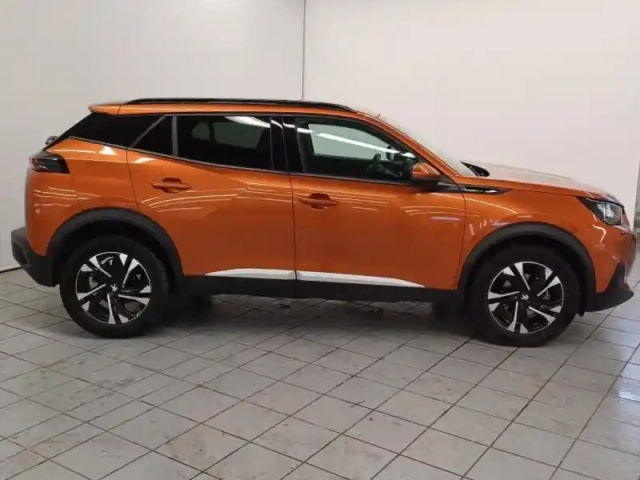 Peugeot 2008 1.2 puretech 130ch s&amp;s allure — photo 9