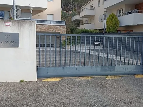 Place de parking en sous-sol