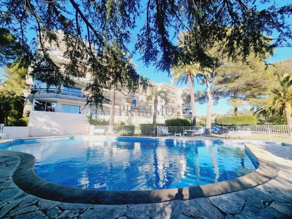 LOCATION A L'ANNEE 2 PIECES QUARTIER BOULOURIS