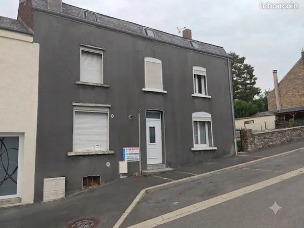 Maison de village à fort potentiel - Partie habitable + Local / Logement loué (Vireux-Wallerand)