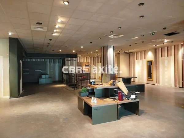 Local commercial 397 m²