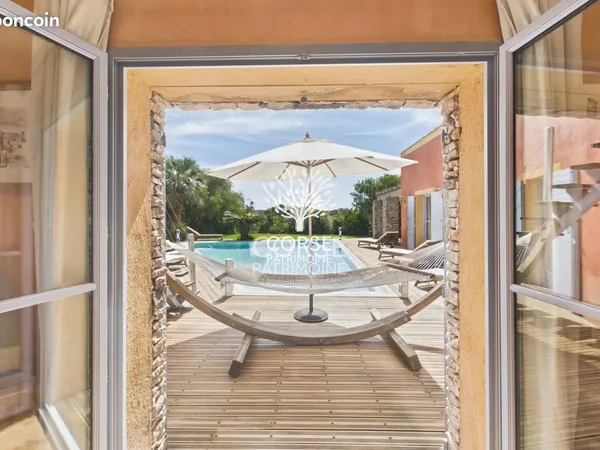 Propriété 5 pièces 180 m²