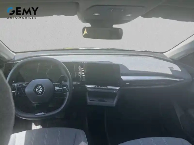 Renault Megane e-tech ev40 130ch standard charge — photo 8