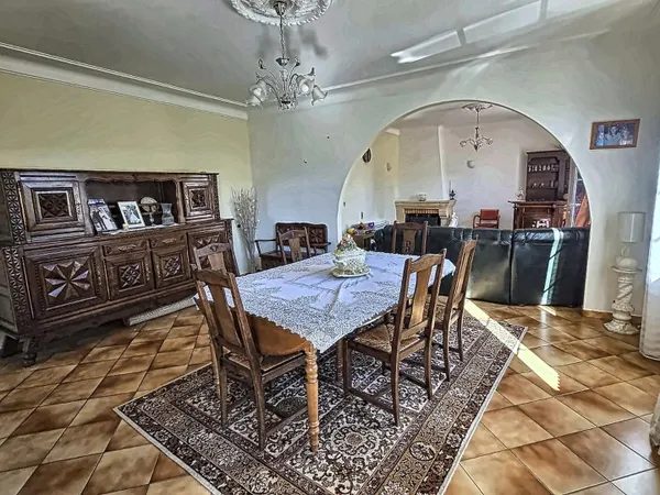 VILLENEUVE-SUR-LOT - MAISON FAMILIALE D'ENVIRON 163 M², 5 CHAMBRES, GARAGE ET JARDIN