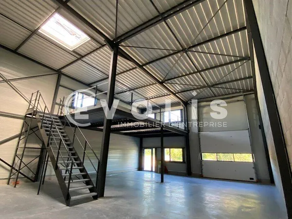 Local d'activité 4476 m²
