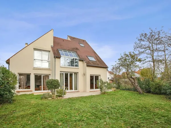CHATOU - EN LISIERE DU VESINET - MAISON DE 1995 - 135 M² - 4 CHAMBRES - TERRAIN 484 M² - LUMINEUSE A