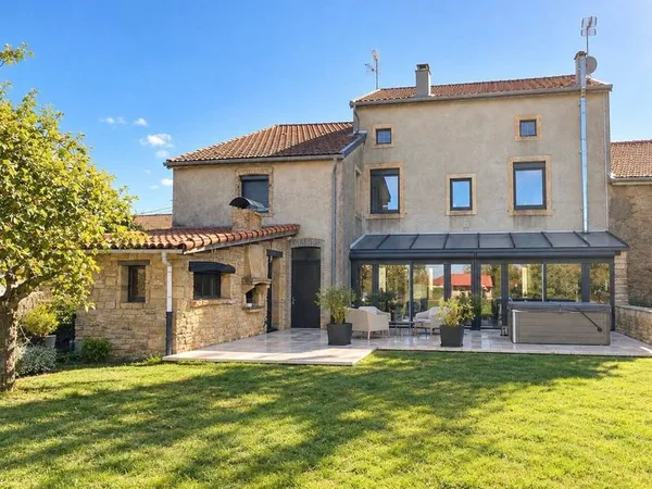 Maison 5 pièces 220 m²