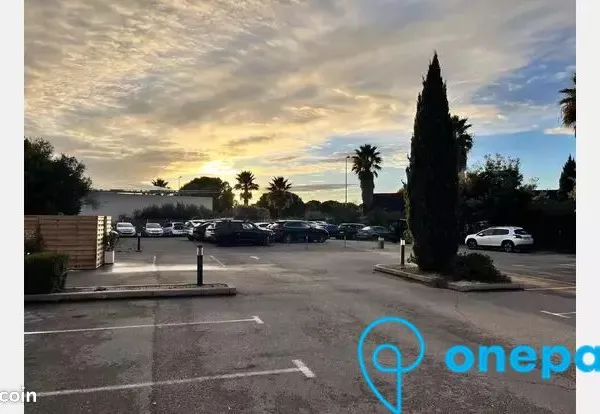 Parking/box 12 m² MAUGUIO