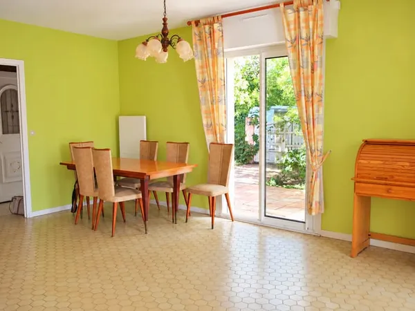 Plain pied non mitoyen sur un terrain de 1385 m²