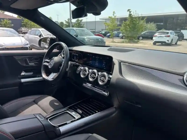 Mercedes Gla 200 d amg line — photo 11