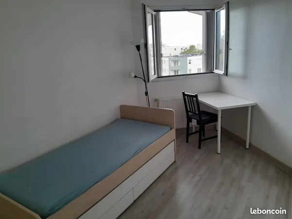 Chambre colocation Evry 400