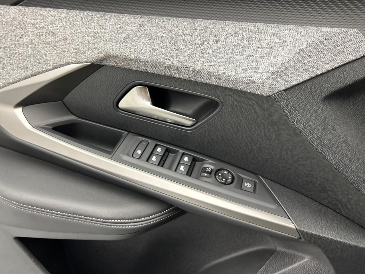 Peugeot 308 hybrid 145 e-dcs6 allure — photo 30