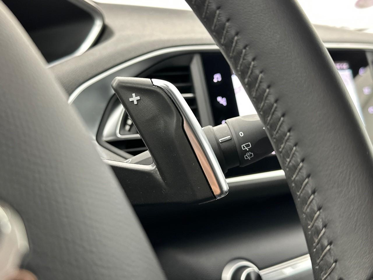 Peugeot 308 puretech 130ch s&s eat8 allure pack — photo 20