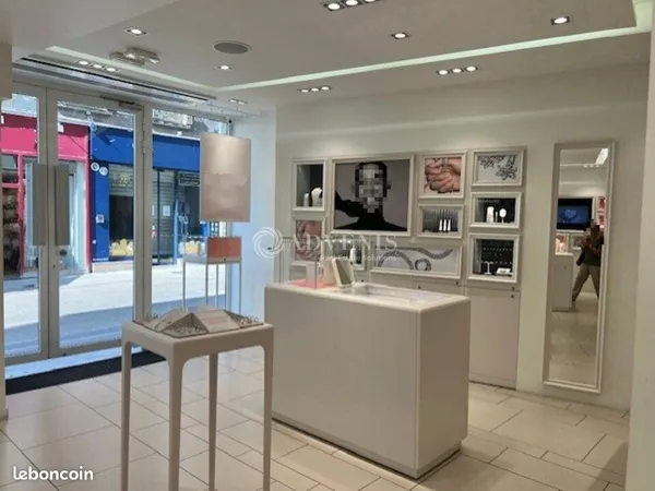 Local commercial 298 m²