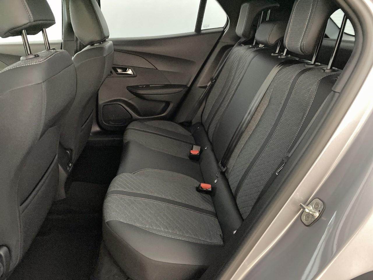 Peugeot 2008 130 s&s eat8 allure — photo 10