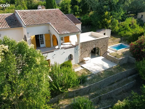 Salernes ( Var ) maison de 147m2 - 2 Logts + Piscine - Cadre champêtre