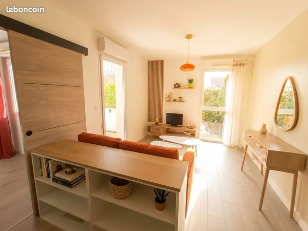 T2 rénové au calme avec balcon et box fermé
