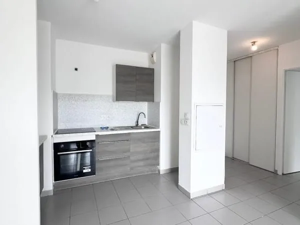 Appartement récent, terrasse et box Marseille 13010