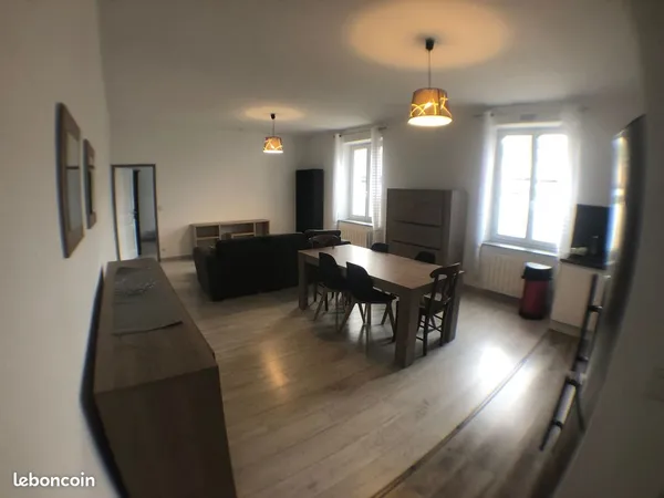 Appartement traversant 64 m² rénové - Gare TGV à 1 min - Genève à 20 min