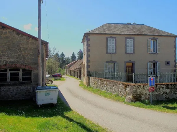 ENSEMBLE IMMOBILIER + 350 m2 utiles à 5 min du MAS DU CLOS