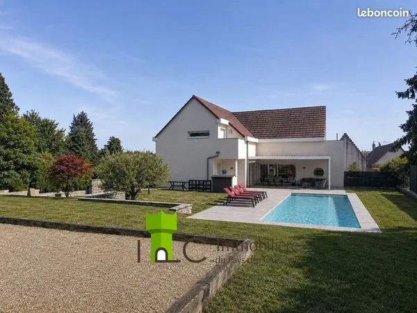Propriété 7 pièces 240 m²