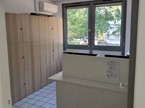 Cournon d'Auvergne, Vends locaux professionnels