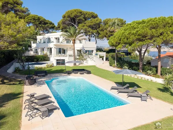 Villa 6 pièces 450 m²