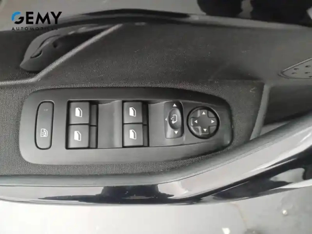 Peugeot 208 puretech 82ch s&amp;s bvm5 — photo 12