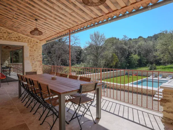 Maison de plain-pied 8 pièces 258 m²