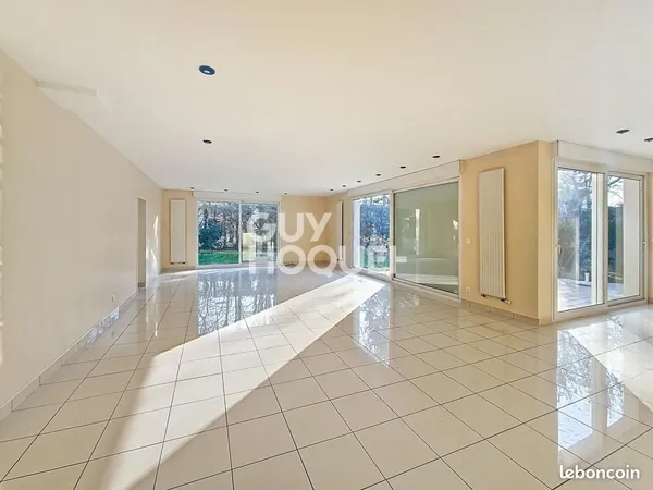 Maison 7 pièces 259 m²