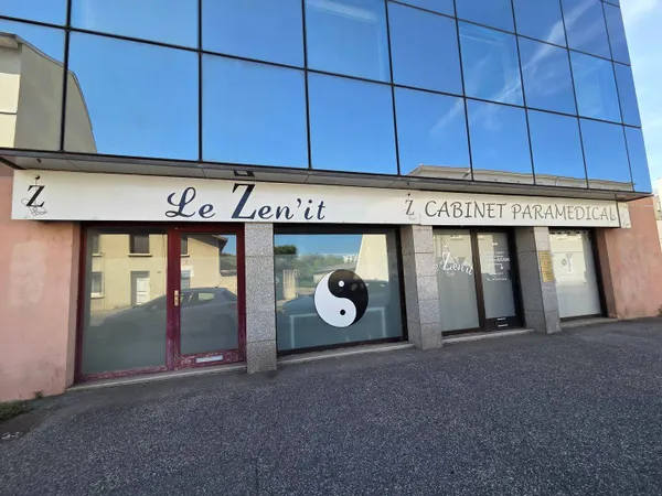 Local commercial 3 pièces 131 m²
