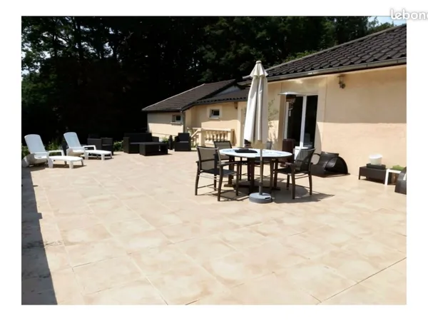 Maison de plain-pied - 190 m² - Terrain 1 500 m²