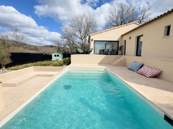 Maison contemporaine avec jardin et piscine, 5 chambres, garage Saint-Martin-d'Ardèche