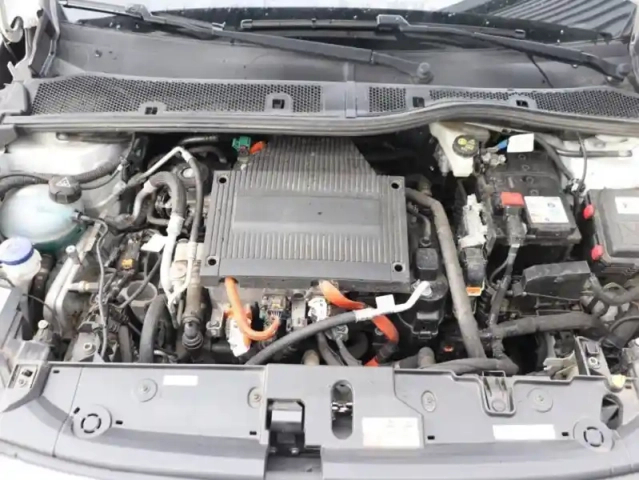 Peugeot 208 e- 136ch active business — photo 12