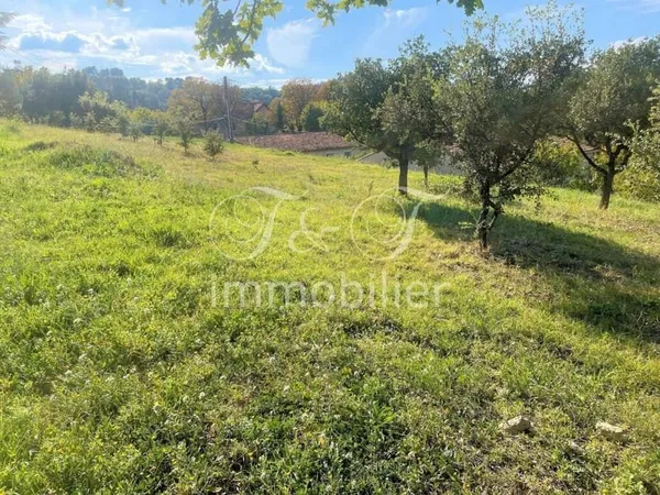 Beau terrain constructible avec vue