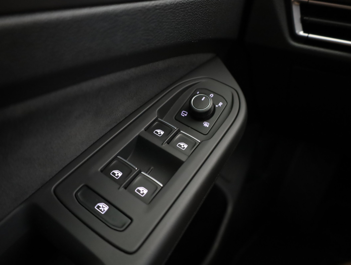 Volkswagen Golf 8 — photo 25