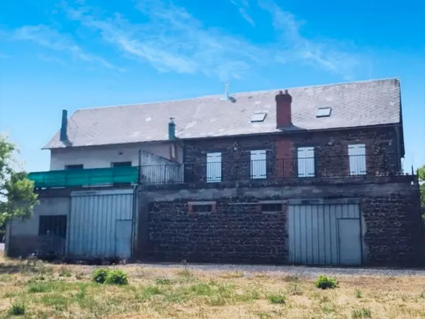 Ensemble immobilier de deux maisons 30 min ouest Clermont-Ferrand