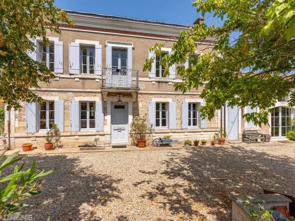 Élégante Maison de Maître du XIXème siècle, avec annexe, piscine et parc arboré