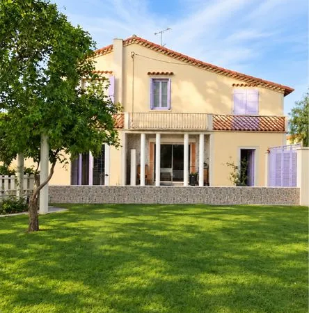 à vendre - ancien mas rénové sur 2 800 m²