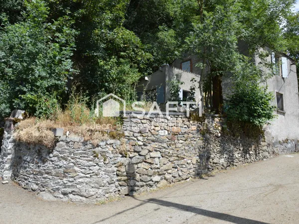 Maison authentique, avec terrain/jardin de 300m2 situé juste en face