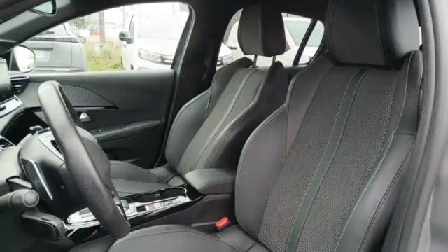 Peugeot 208 hybrid 110 e-dcs6 — photo 10