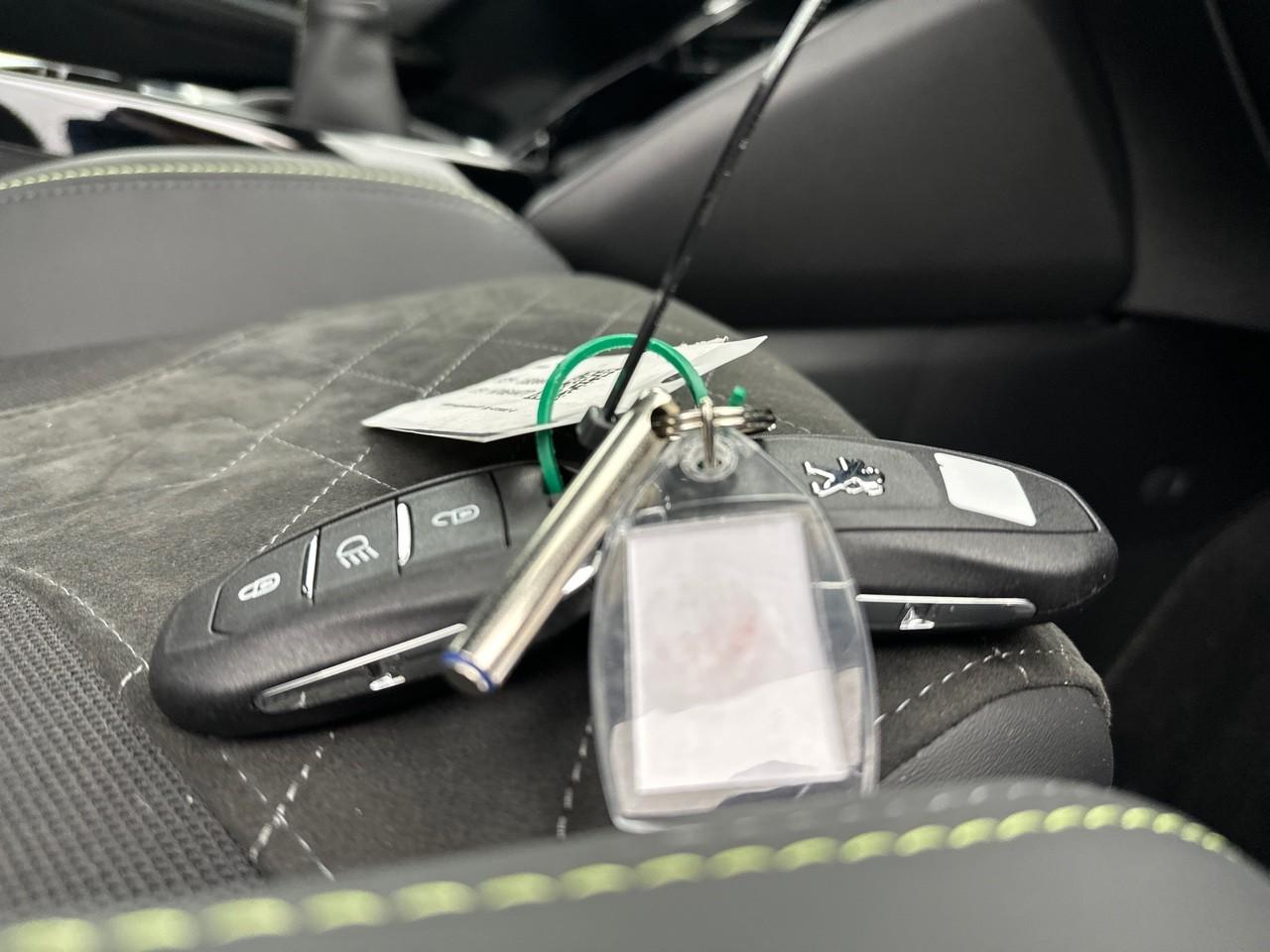 Peugeot 208 puretech 100 s&s bvm6 gt pack — photo 6