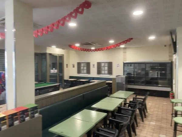 Local commercial 225 m²