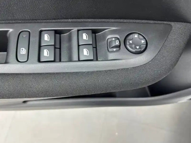 Peugeot 208 puretech 100 s&amp;s bvm6 — photo 15