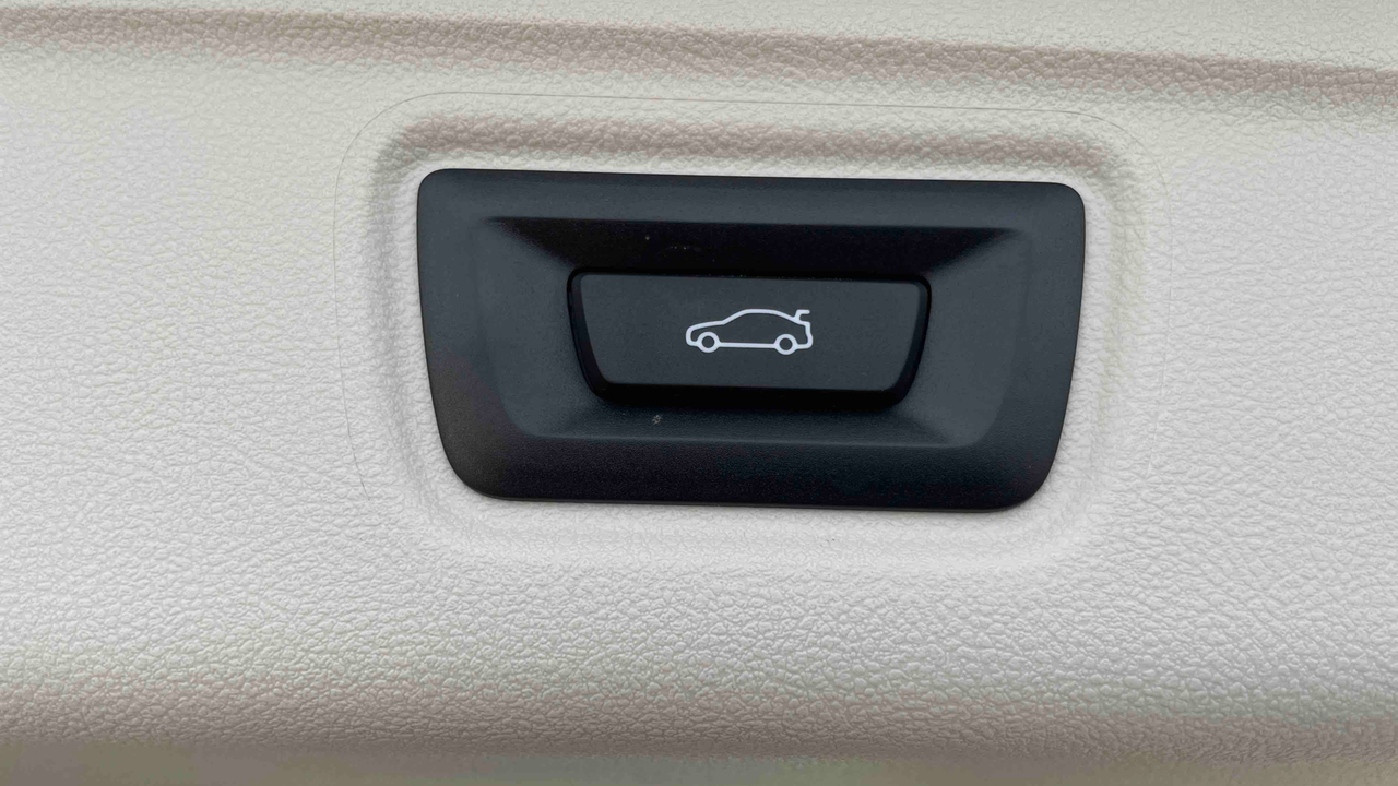 BMW Touring 318i 156 ch BVA8 — photo 18