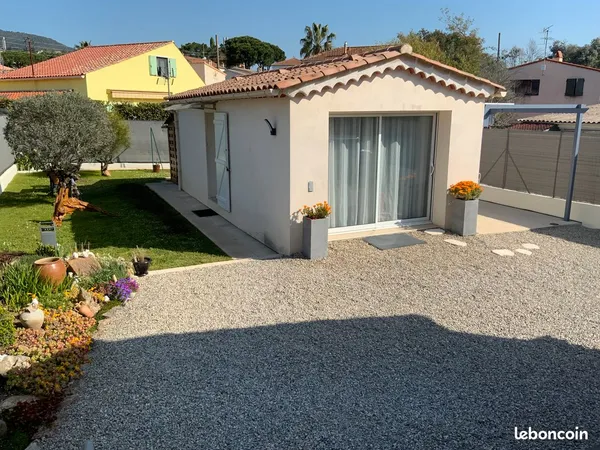 Studio meublé et climatisé à Mandelieu (Cannes) bail étudiant