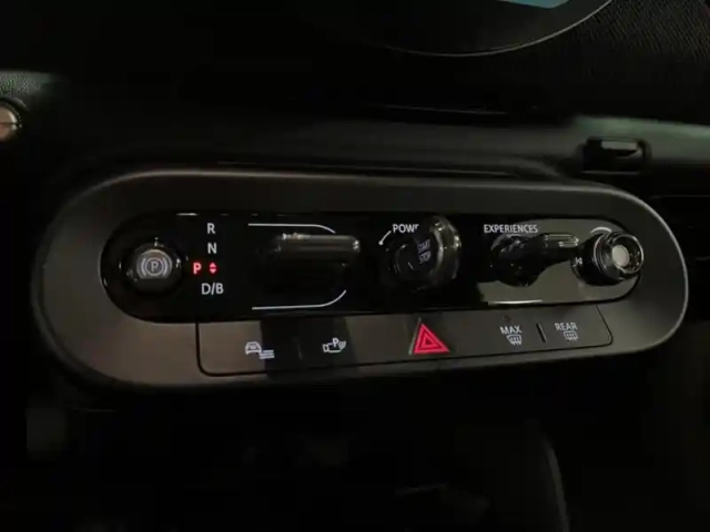 Mini Cooper 3 portes e 184ch favoured — photo 12